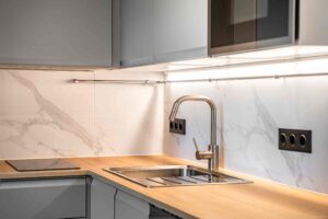 Üürile anda värskelt renoveeritud korter Kopli 98a majas Põhja-Tallinnas.