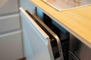 Üürile anda värskelt renoveeritud korter Kopli 98a majas Põhja-Tallinnas.