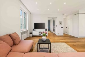 Anda üürile pikemaks ajaks kõrgete lagedega 2-toaline korter Pärnu mnt 62a.