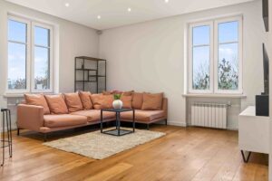 Anda üürile pikemaks ajaks kõrgete lagedega 2-toaline korter Pärnu mnt 62a.