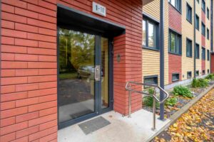 Üürile anda värskelt renoveeritud korter Kopli 98a majas Põhja-Tallinnas.