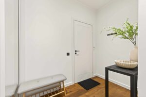 Anda üürile pikemaks ajaks kõrgete lagedega 2-toaline korter Pärnu mnt 62a.