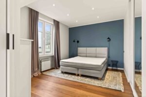 Anda üürile pikemaks ajaks kõrgete lagedega 2-toaline korter Pärnu mnt 62a.