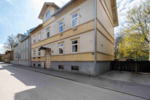 Üürile anda 2-toaline korter kõrgelt hinnatud asukohas Rohu tänaval.