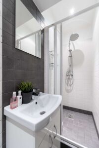 Üürile anda 2-toaline korter kõrgelt hinnatud asukohas Rohu tänaval.