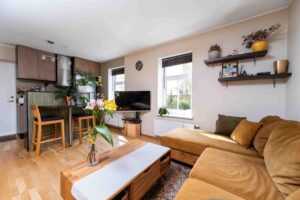 Üürile anda 2-toaline korter kõrgelt hinnatud asukohas Rohu tänaval.