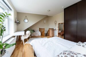 Üürile anda 2-toaline korter kõrgelt hinnatud asukohas Rohu tänaval.