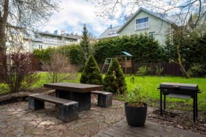 Üürile anda 2-toaline korter kõrgelt hinnatud asukohas Rohu tänaval.