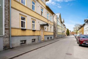 Üürile anda 2-toaline korter kõrgelt hinnatud asukohas Rohu tänaval.