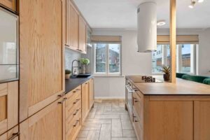 Müüa avar ja valgusküllane 2-toaline korter Kassisabas, Tehnika 61.