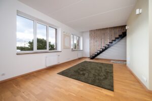 Avar 3-toaline katusekorter läbi kahe korruse T1 kõrval.