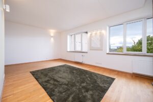 Avar 3-toaline katusekorter läbi kahe korruse T1 kõrval.