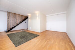 Avar 3-toaline katusekorter läbi kahe korruse T1 kõrval.