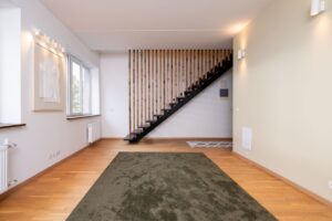 Avar 3-toaline katusekorter läbi kahe korruse T1 kõrval.