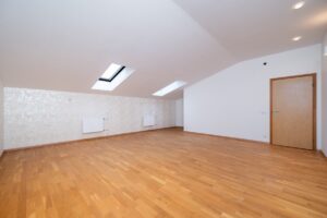 Avar 3-toaline katusekorter läbi kahe korruse T1 kõrval.