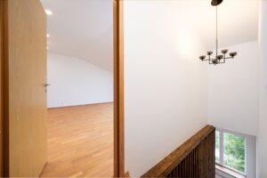 Avar 3-toaline katusekorter läbi kahe korruse T1 kõrval.