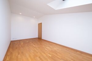 Avar 3-toaline katusekorter läbi kahe korruse T1 kõrval.