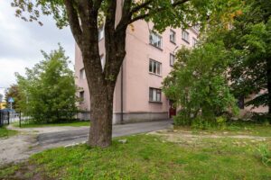 Avar 3-toaline katusekorter läbi kahe korruse T1 kõrval.