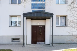 renoveeritud 2-toaline korter Tallinnas sissepääs